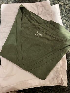 Madewell Olive V-Neck Pocket Tee L